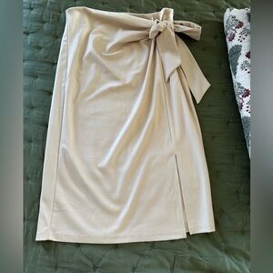 Elegant Cream Bow-Tie Women's Skirt